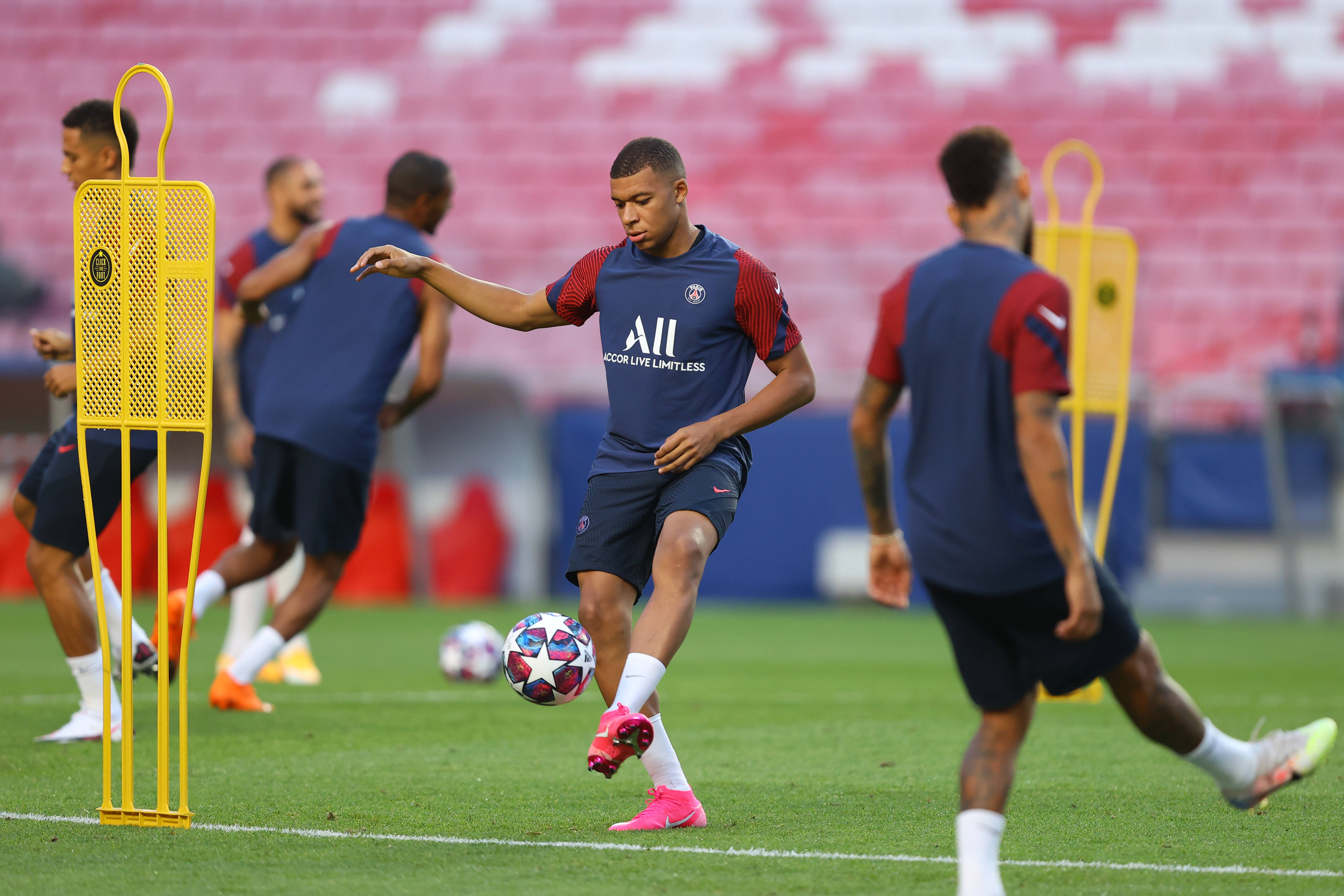 现得淋漓尽 现得淋漓尽